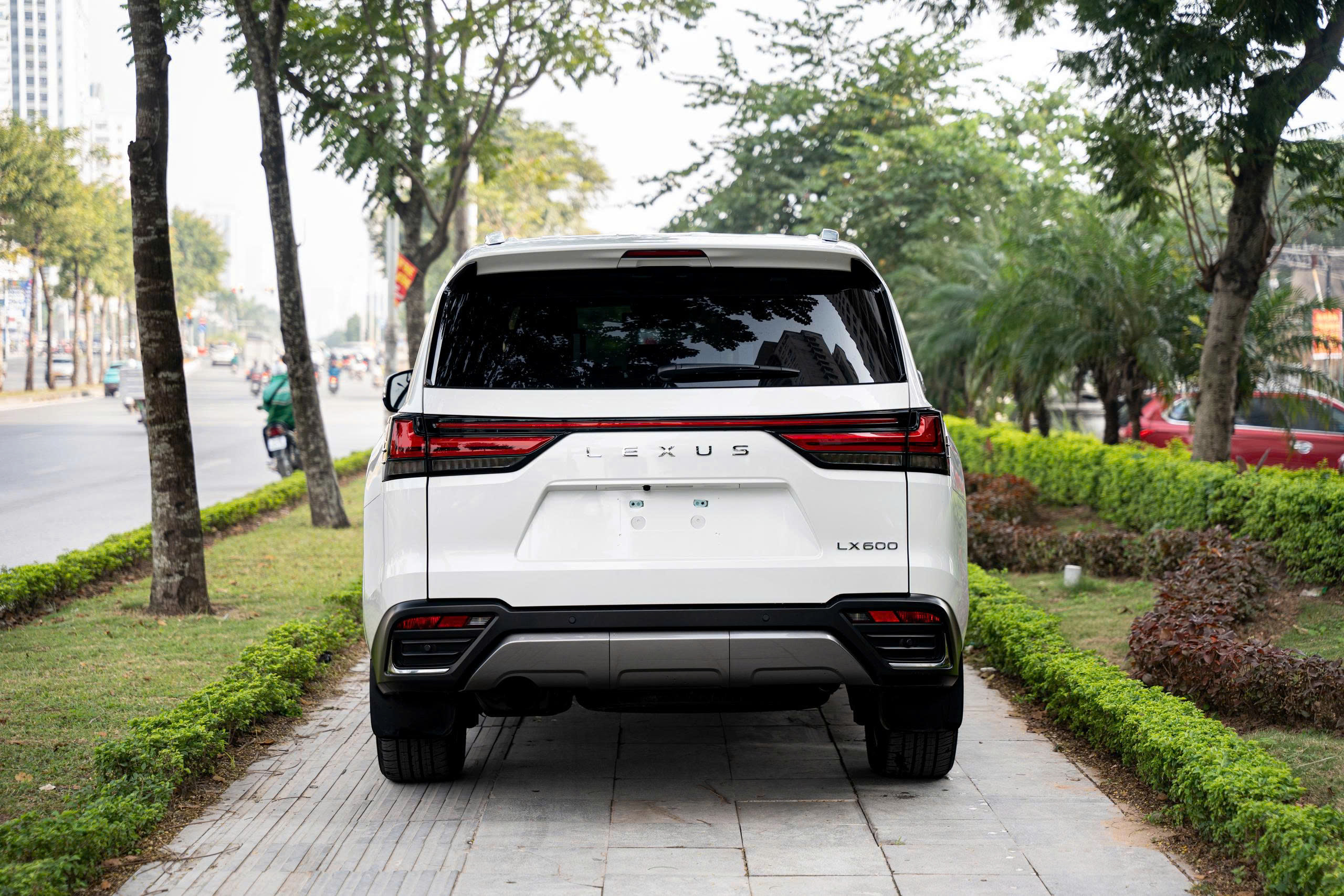 Lexus LX600 Urban 2023a2