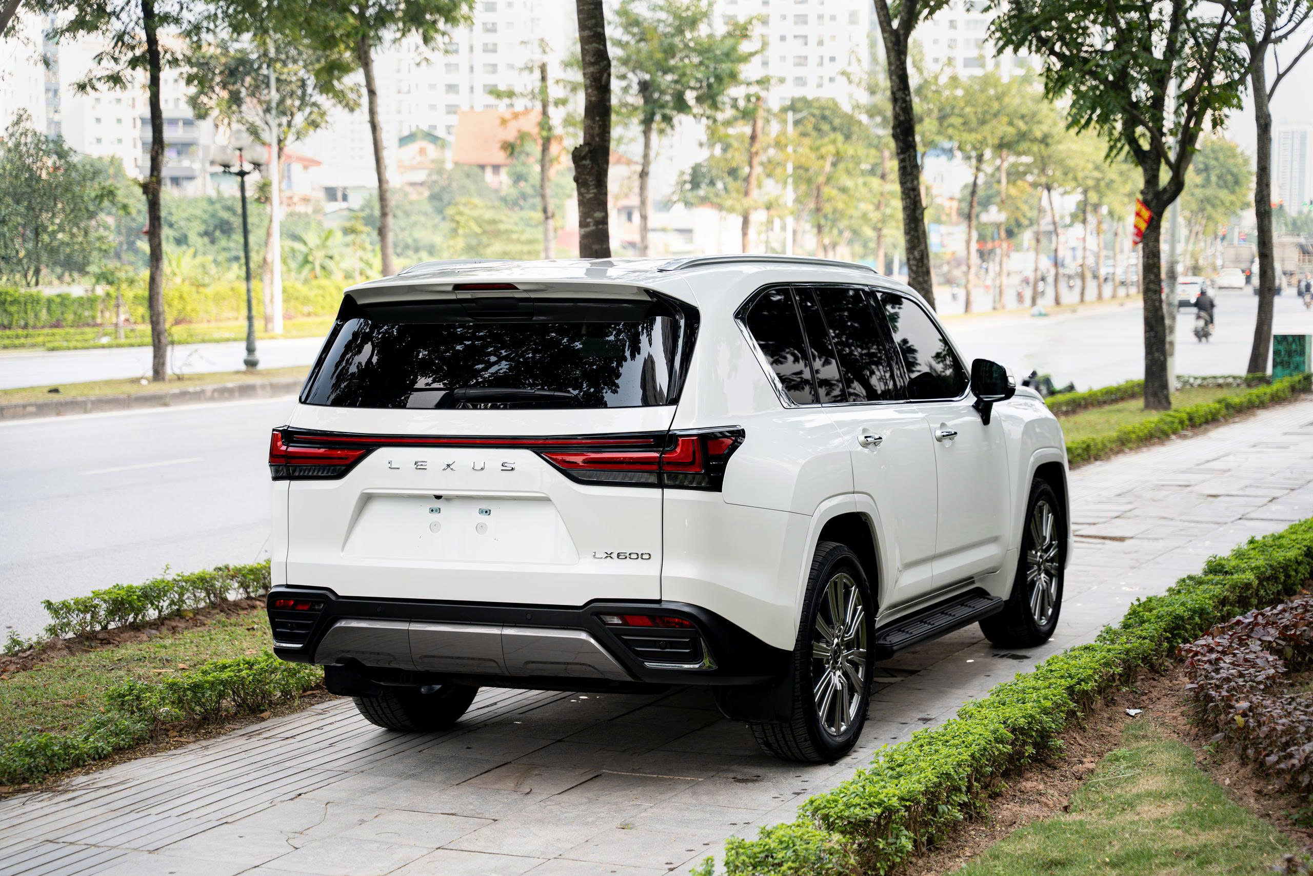 Lexus LX600 Urban 2023a3