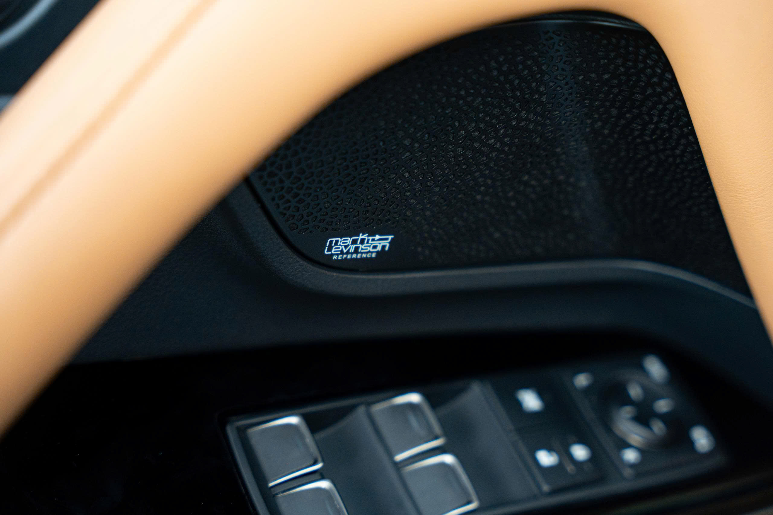 Lexus LX600 Urban 2023a8