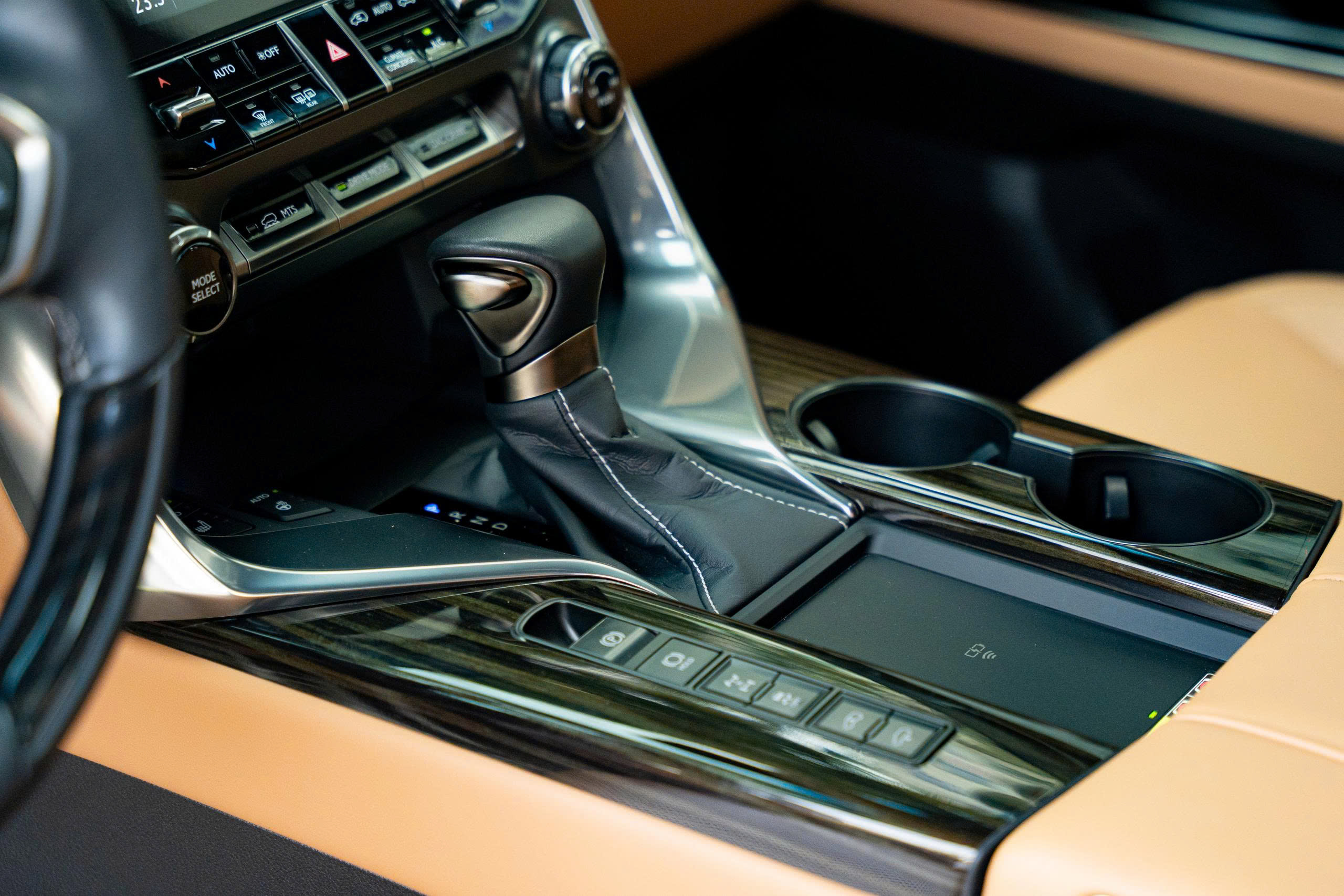 Lexus LX600 Urban 2023a9