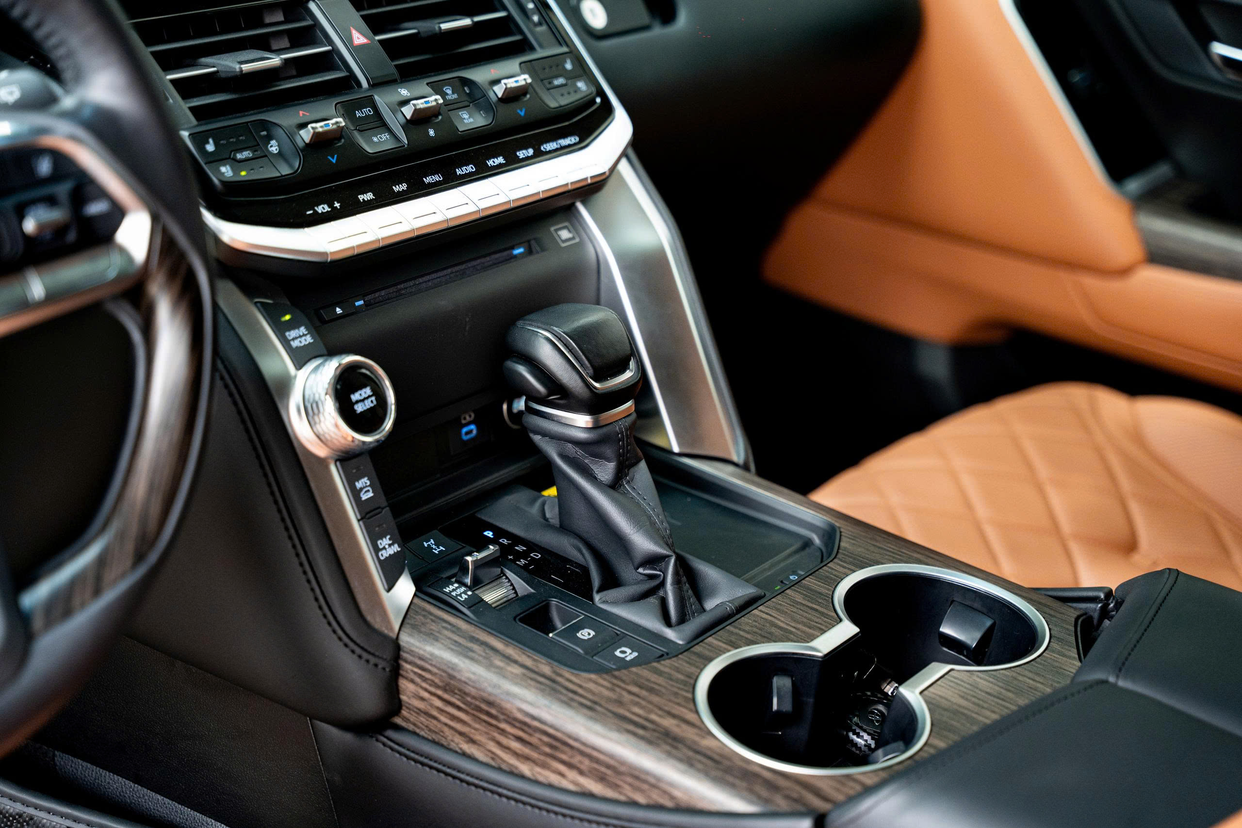 Toyota Land Cruiser LC300 2023a11