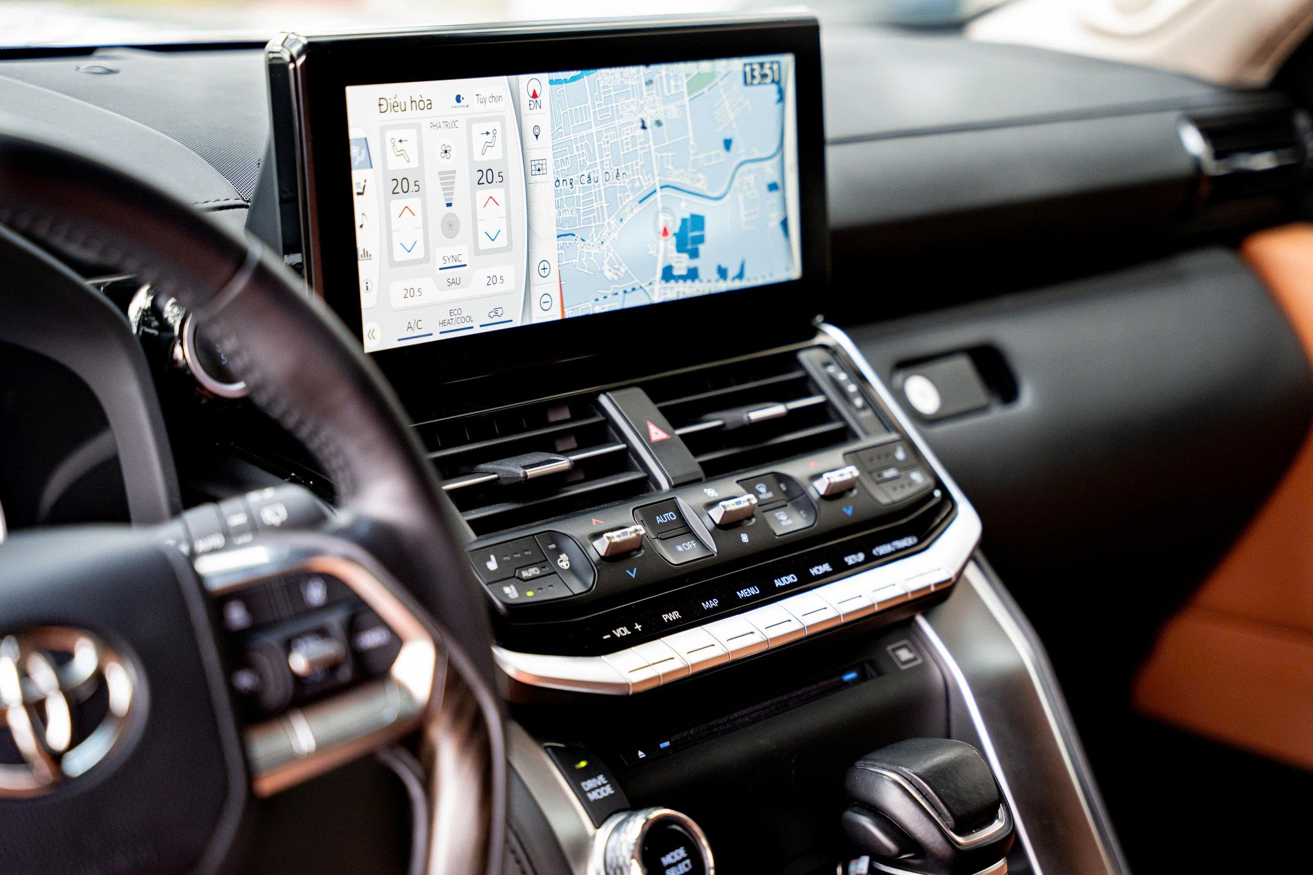 Toyota Land Cruiser LC300 2023a12