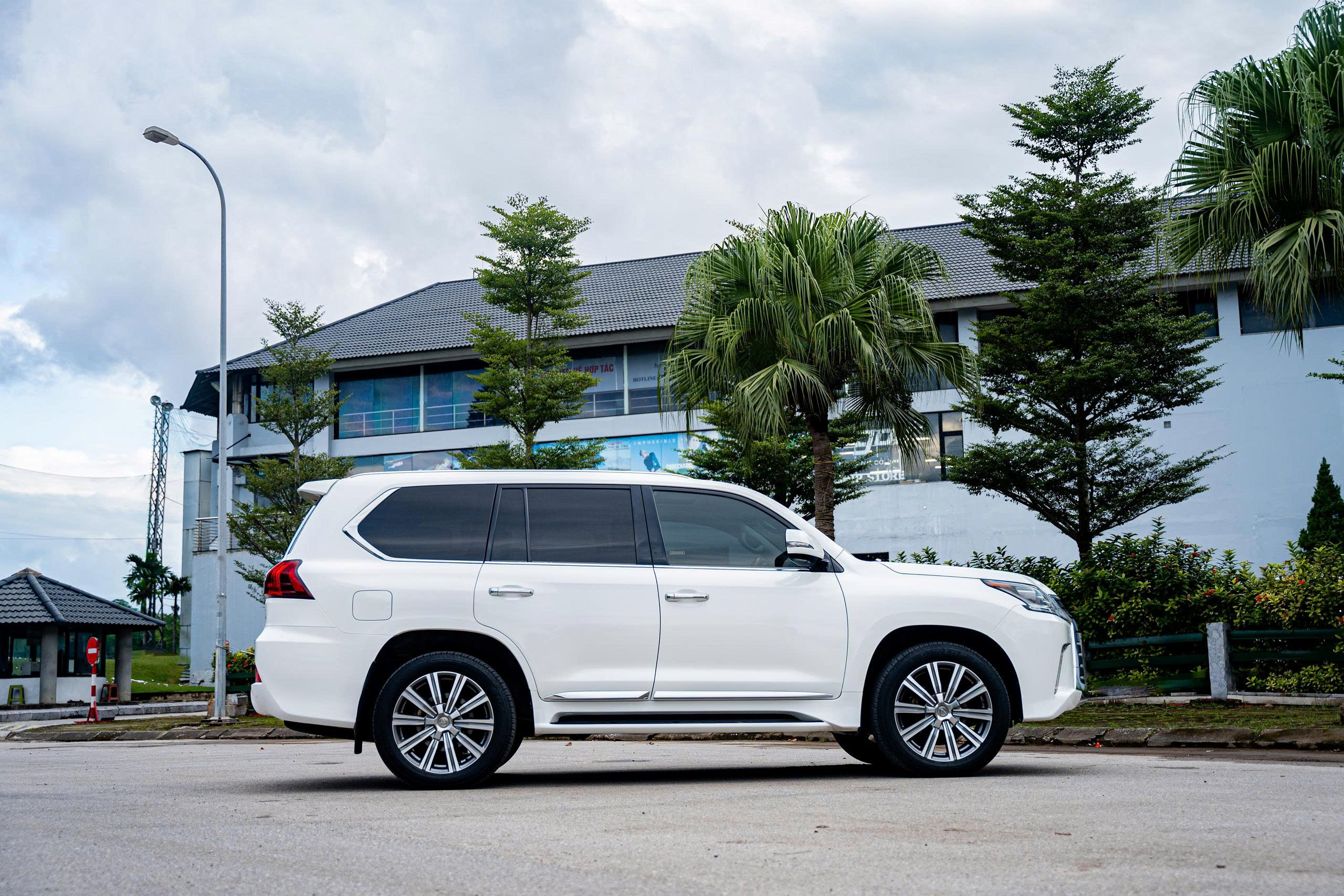 Lexus LX570 TRUNG ĐÔNG 2016A3