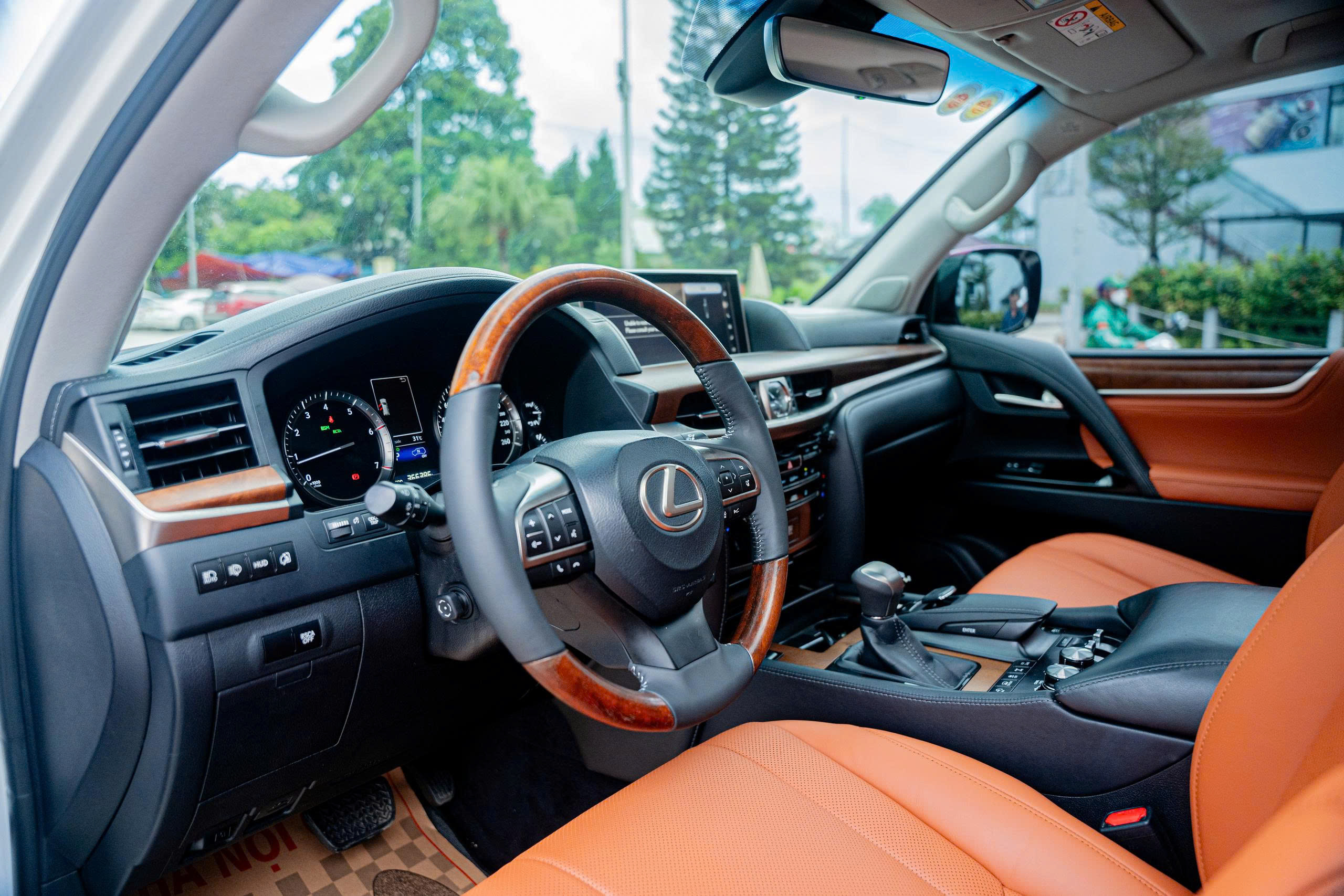 Lexus LX570 TRUNG ĐÔNG 2016A4