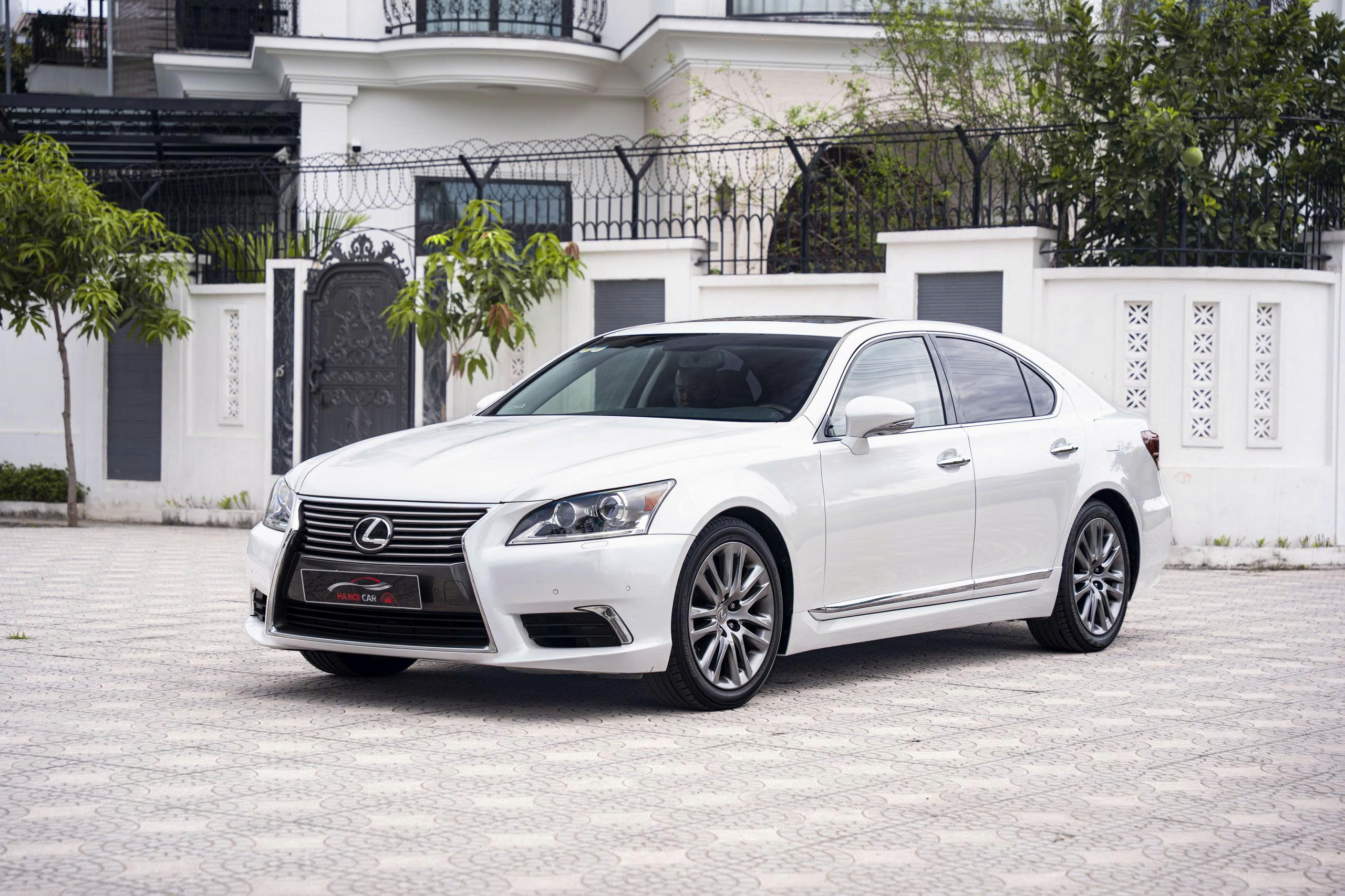 Lexus LS460 2016