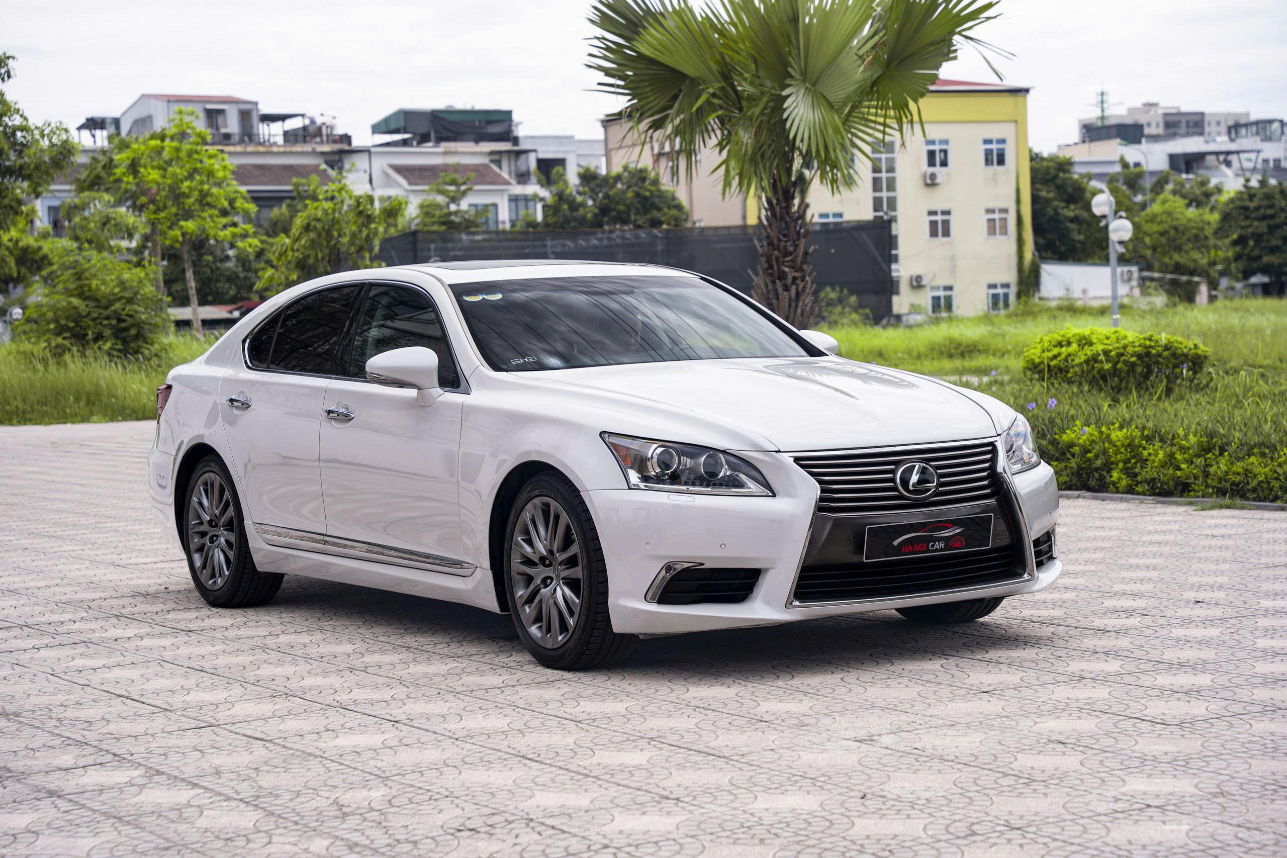 Lexus LS460 2016a2