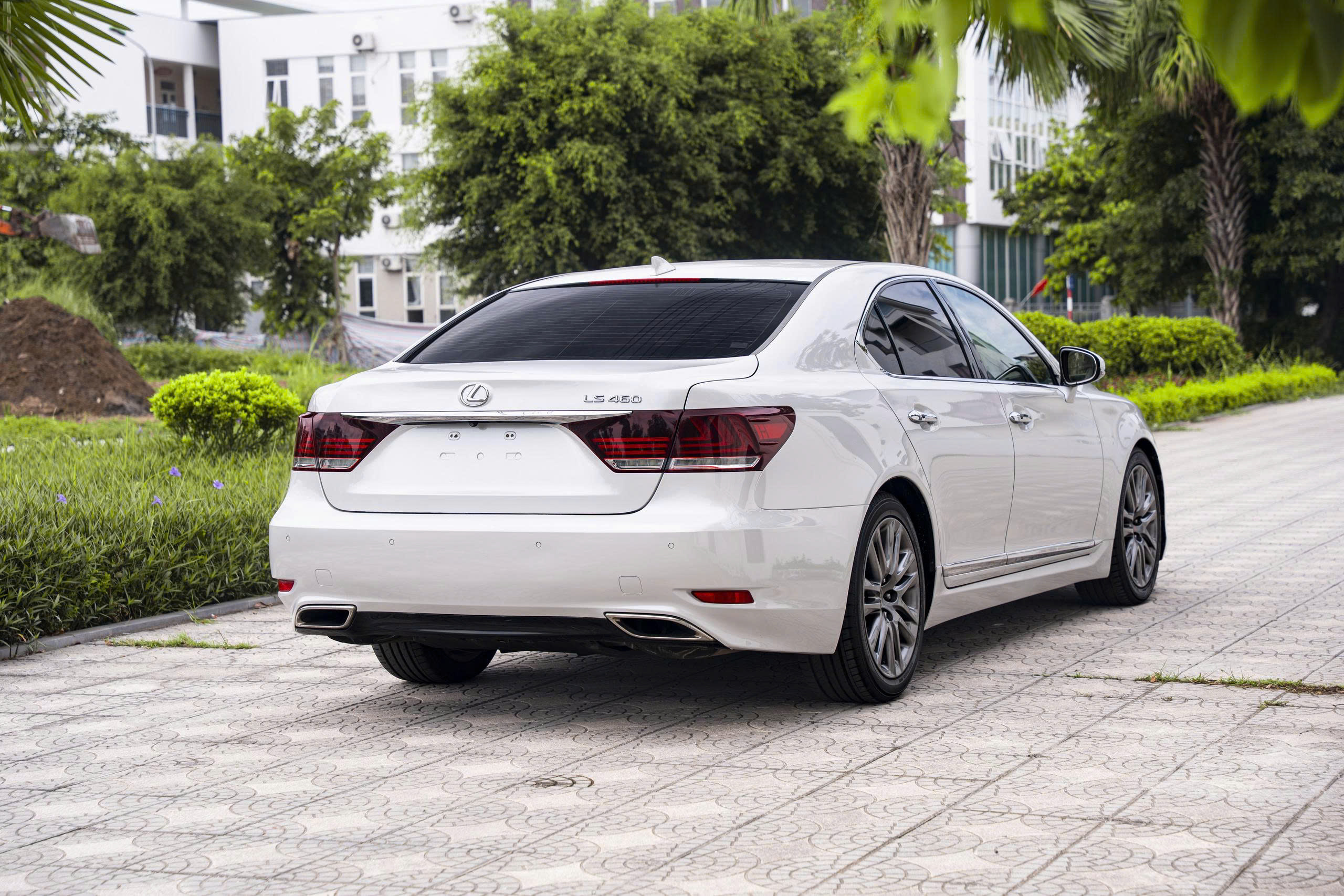 Lexus LS460 2016a5