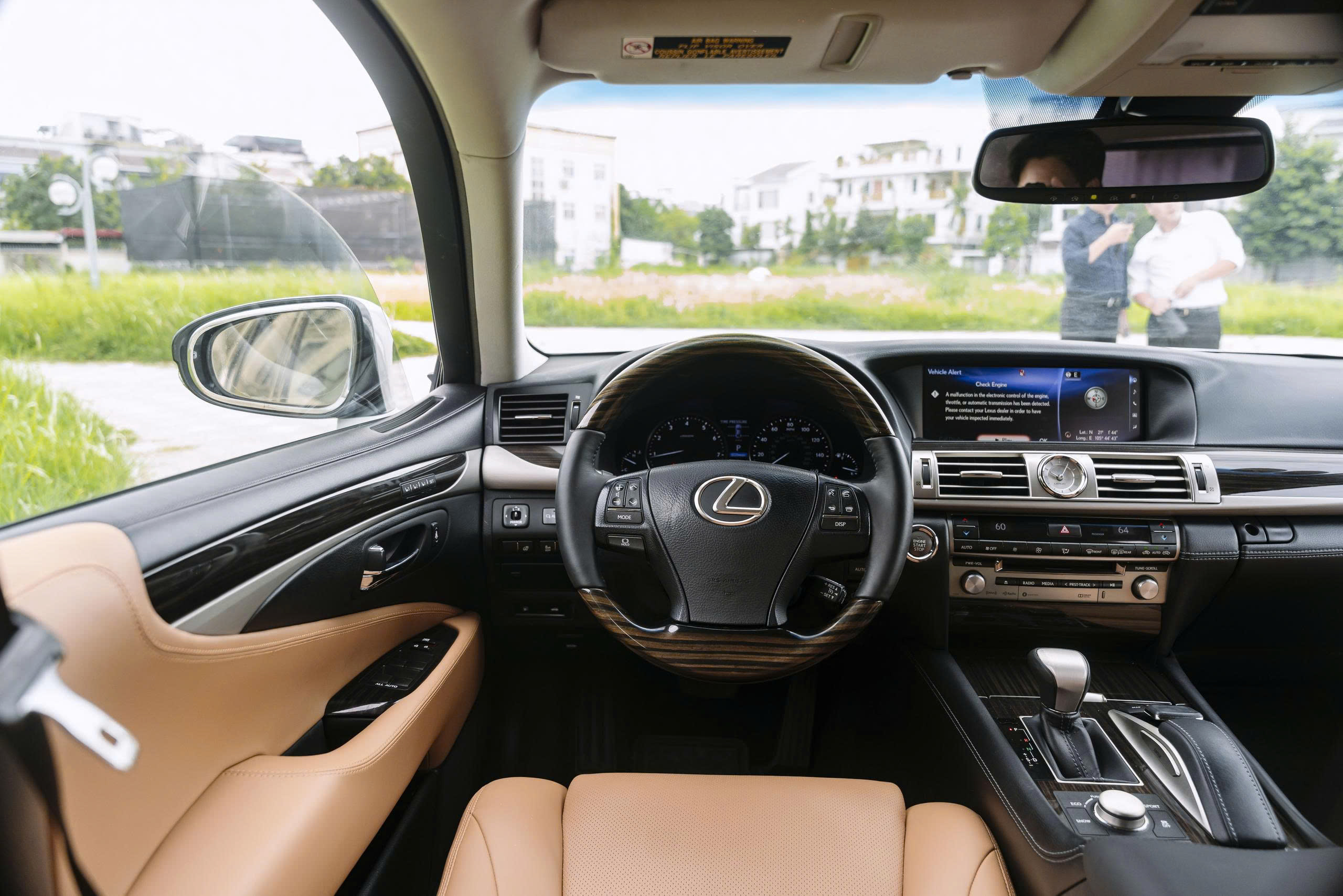 Lexus LS460 2016a7