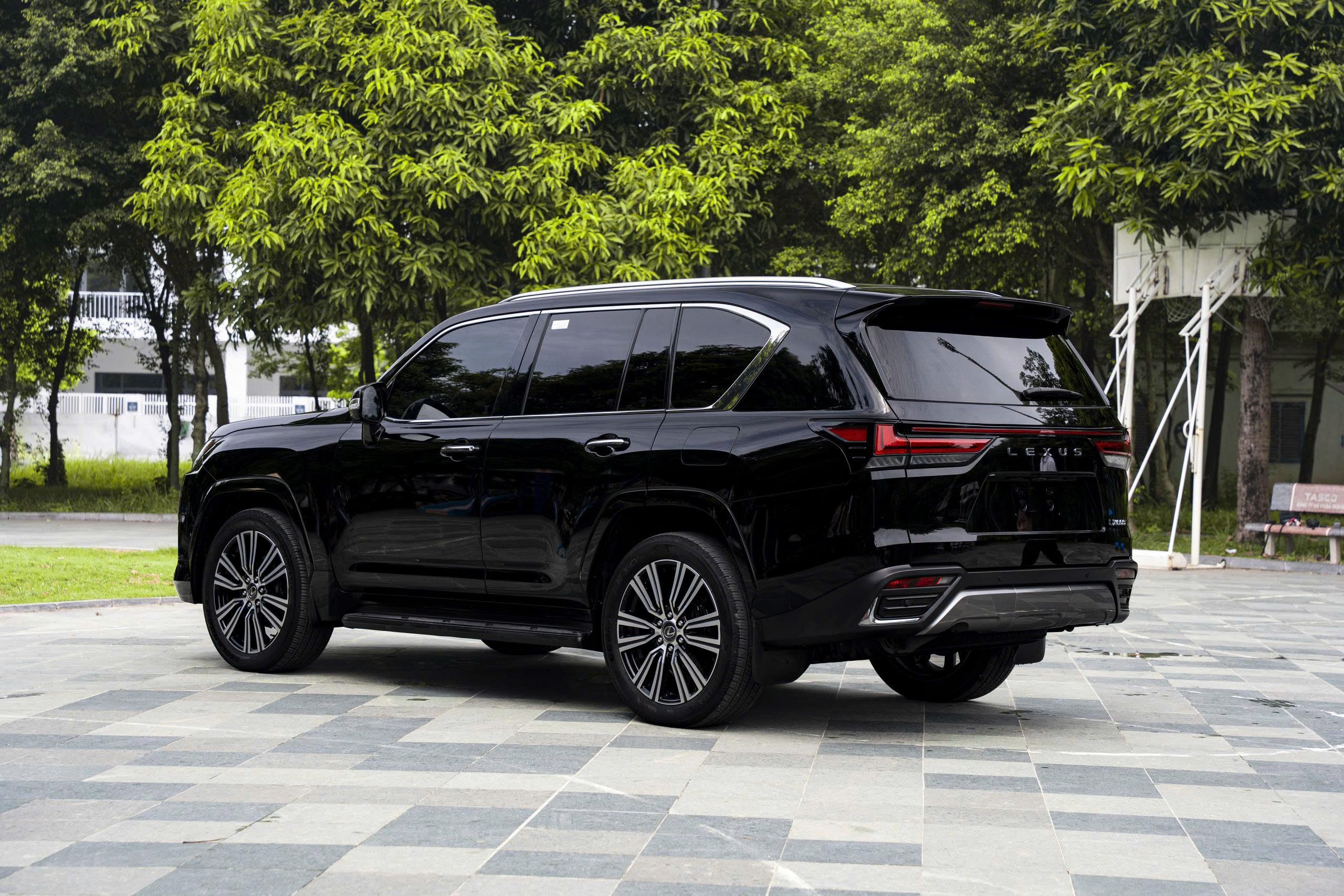 Lexus LX600 URBAN 2024A4