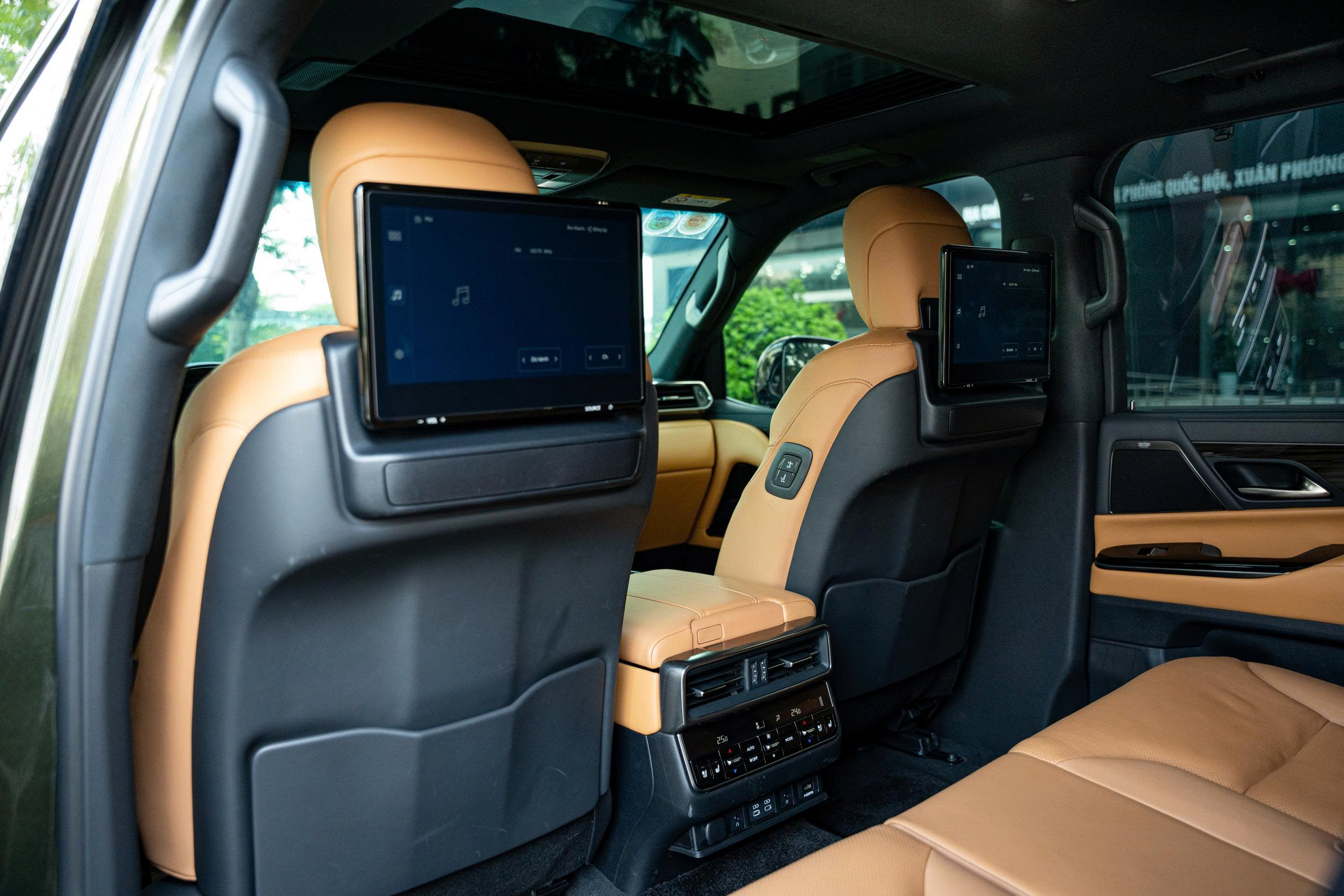 Lexus LX600 Urban 2024a11