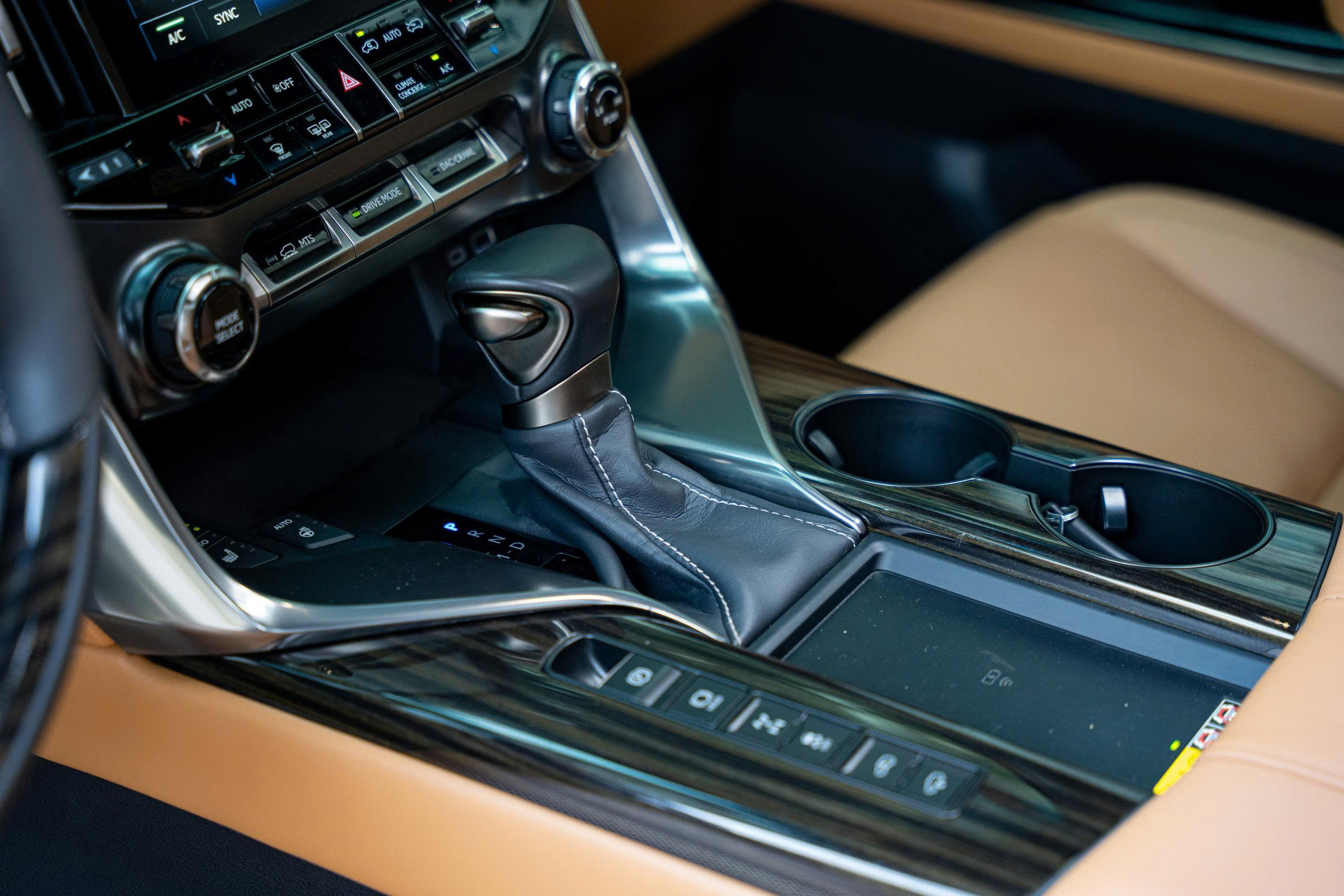 Lexus LX600 Urban 2024a7