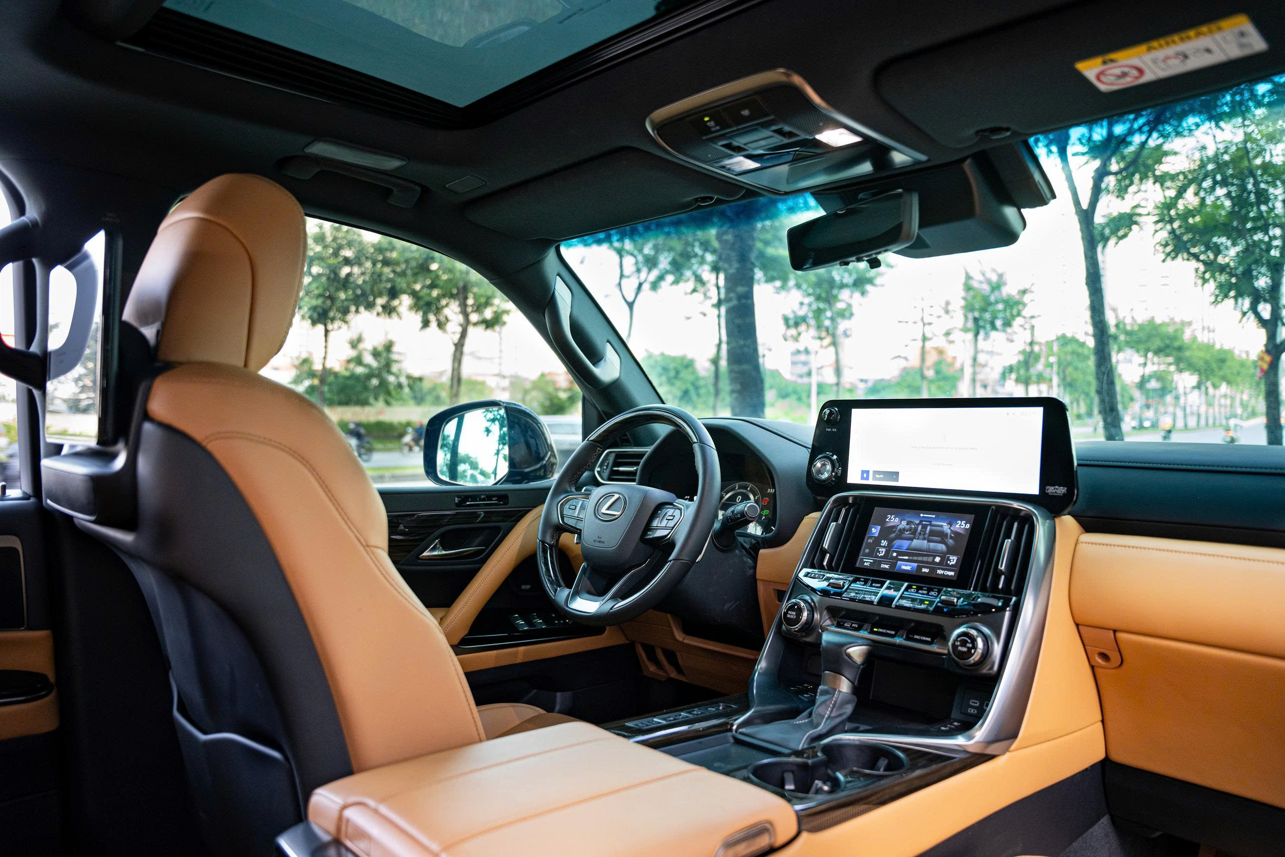 Lexus LX600 Urban 2024a9