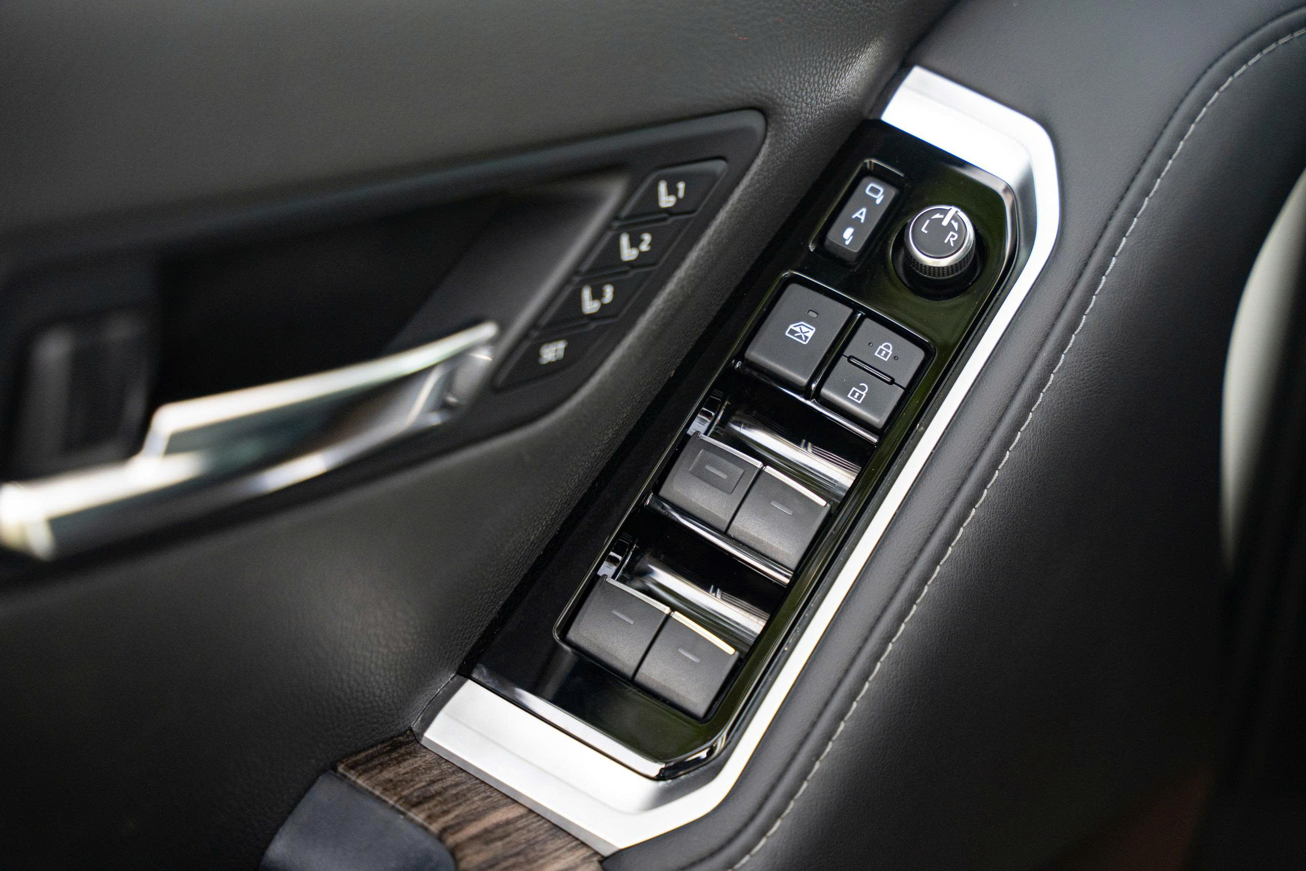 Toyota Land Cruiser LC300 2022a10