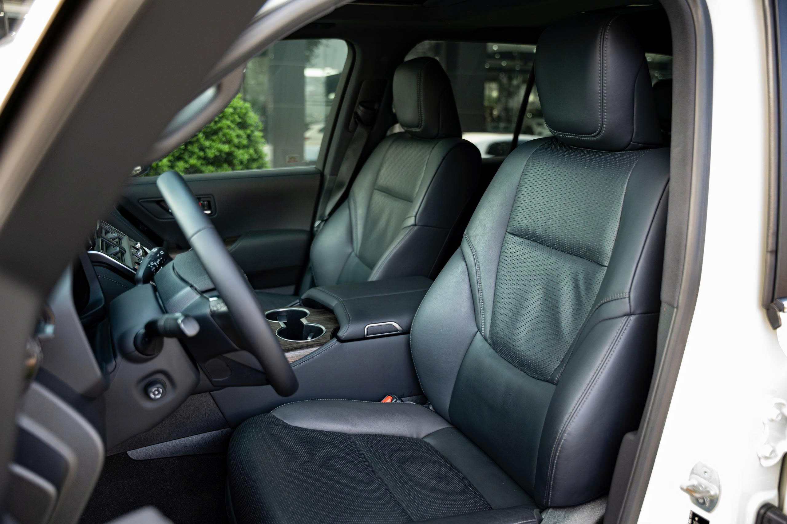 Toyota Land Cruiser LC300 2022a11