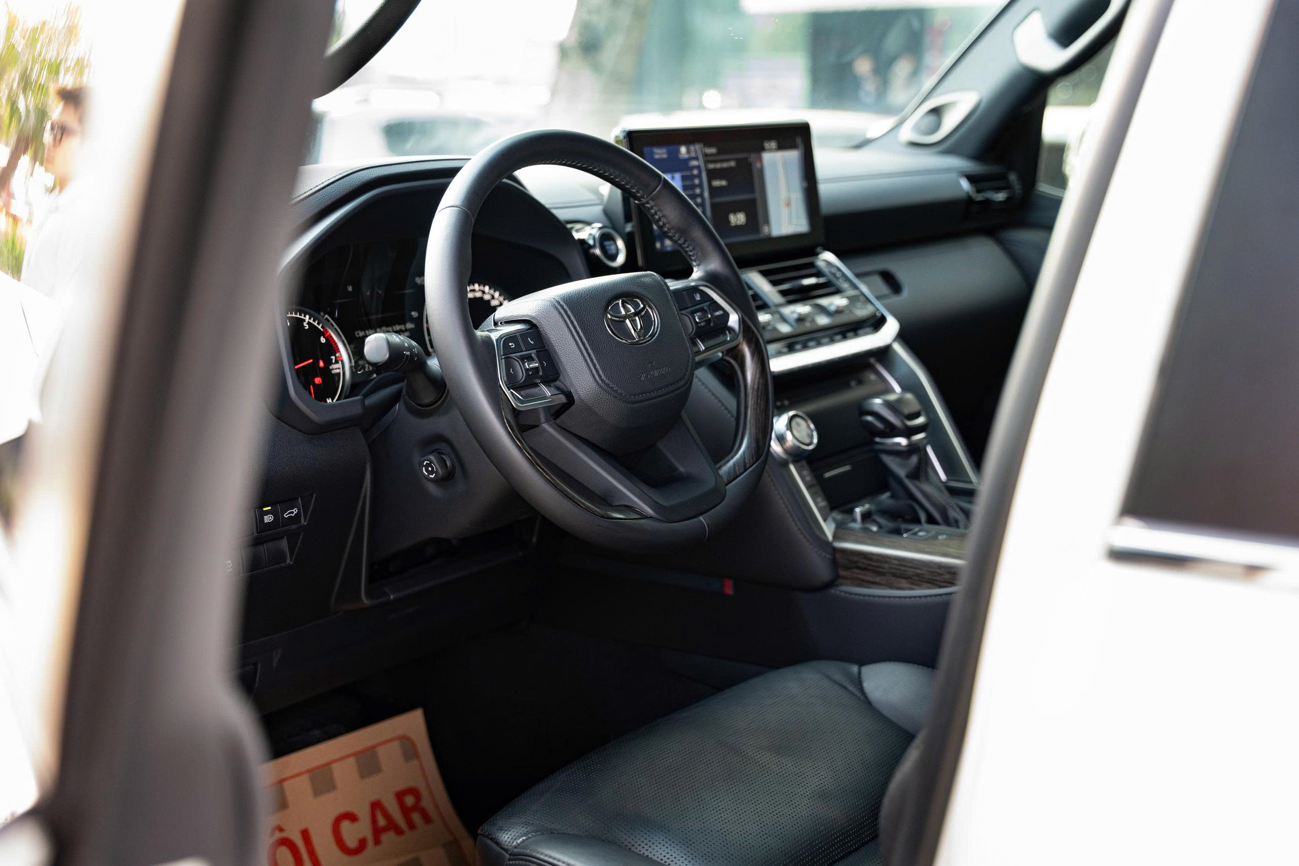 Toyota Land Cruiser LC300 2022a8