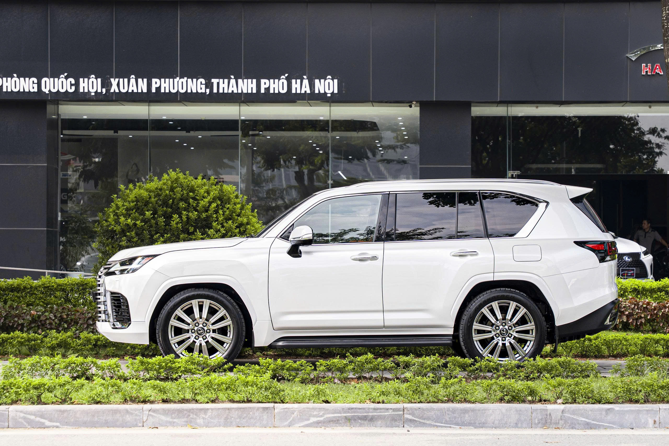 Lexus LX600 VIP 2023a6