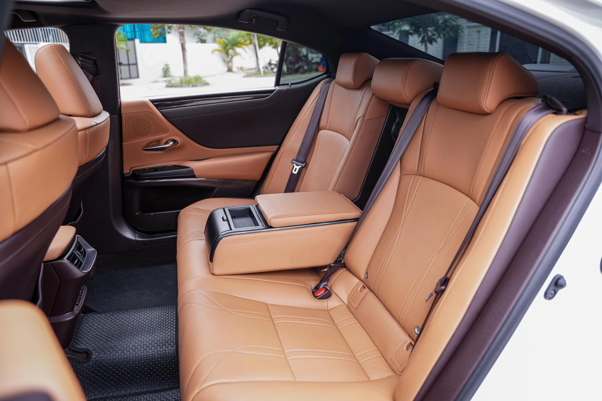 Lexus ES250 2020a10