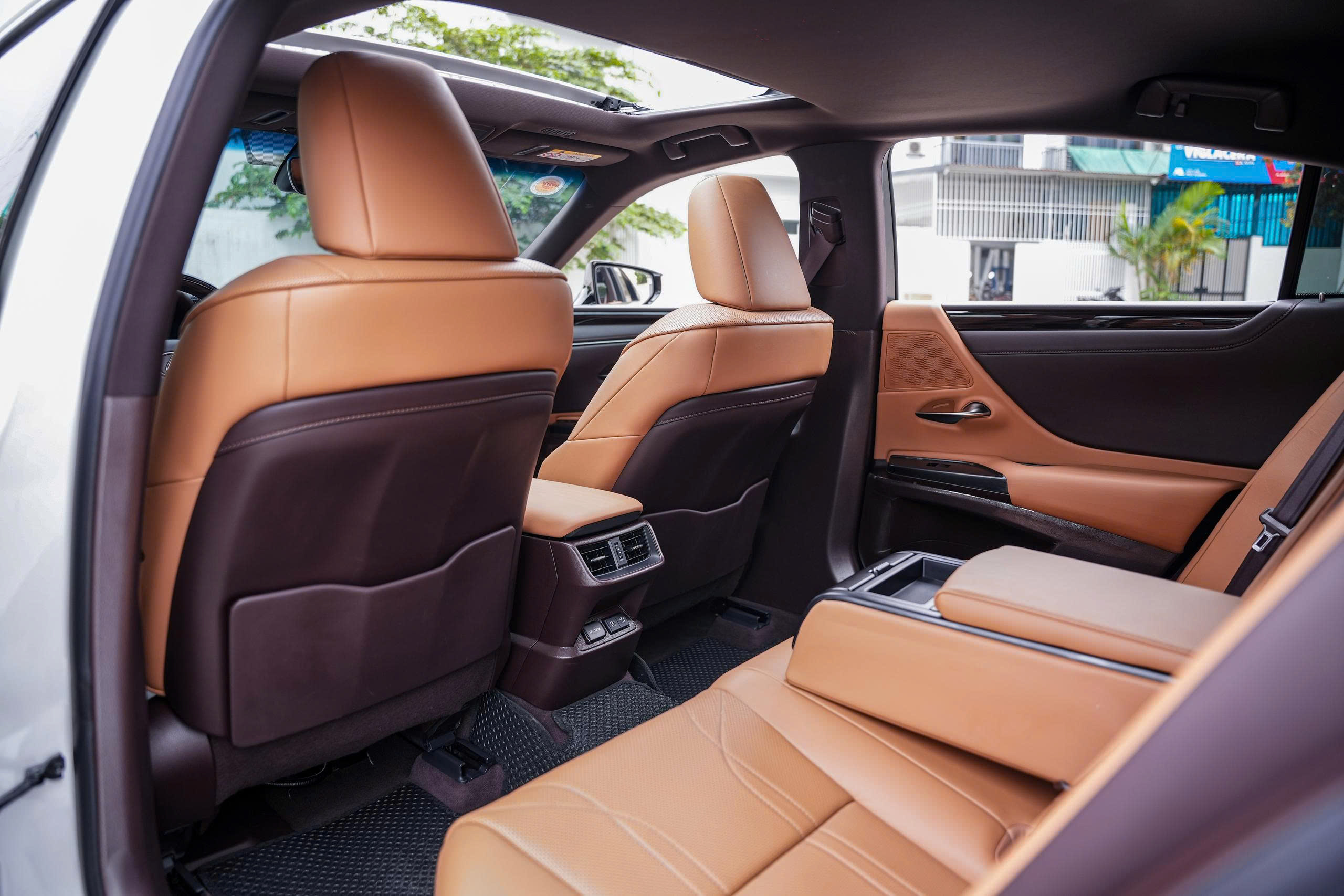 Lexus ES250 2020a11
