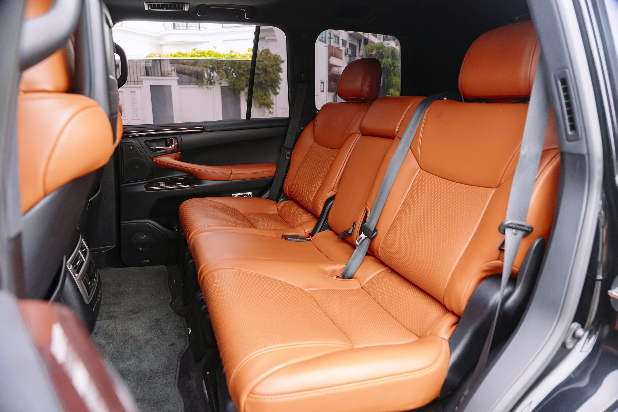 Lexus LX570 2014a10