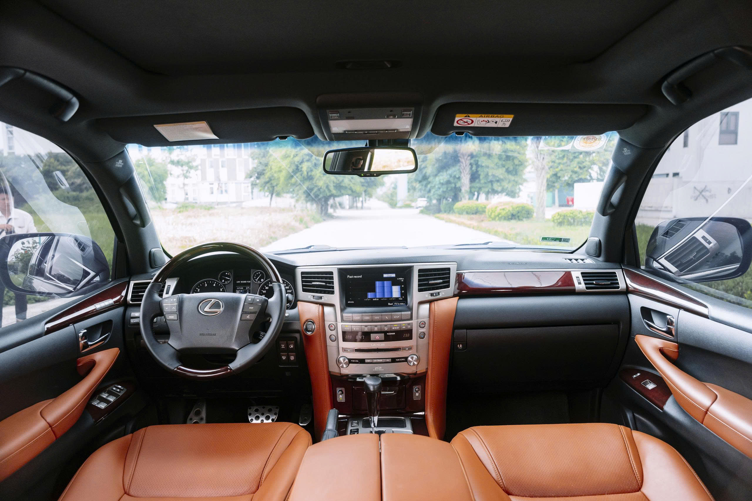 Lexus LX570 2014a11