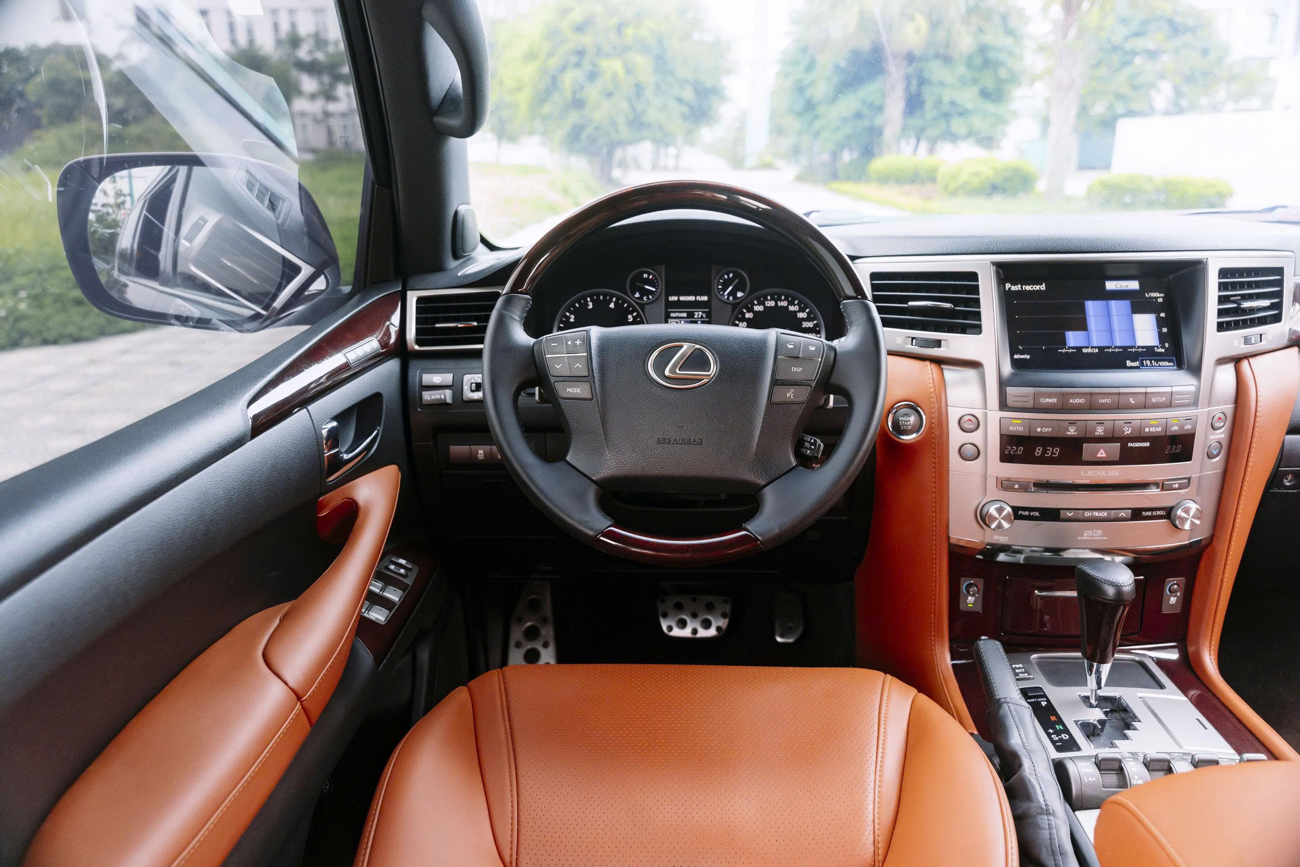 Lexus LX570 2014a8
