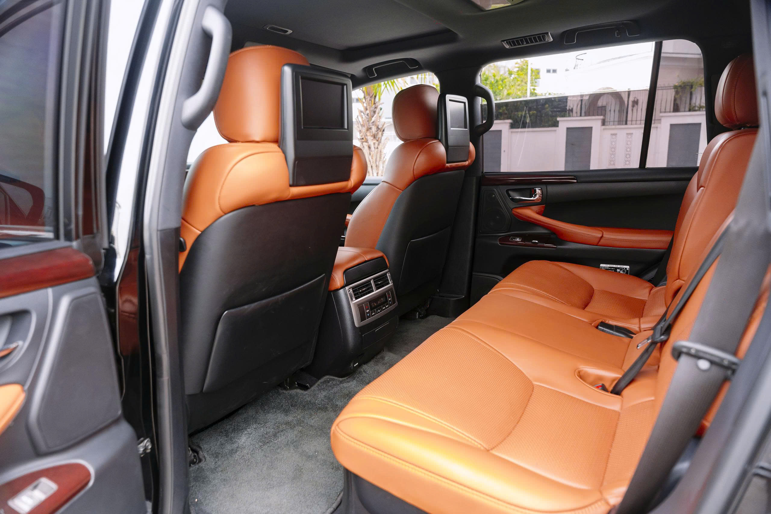 Lexus LX570 2014a9