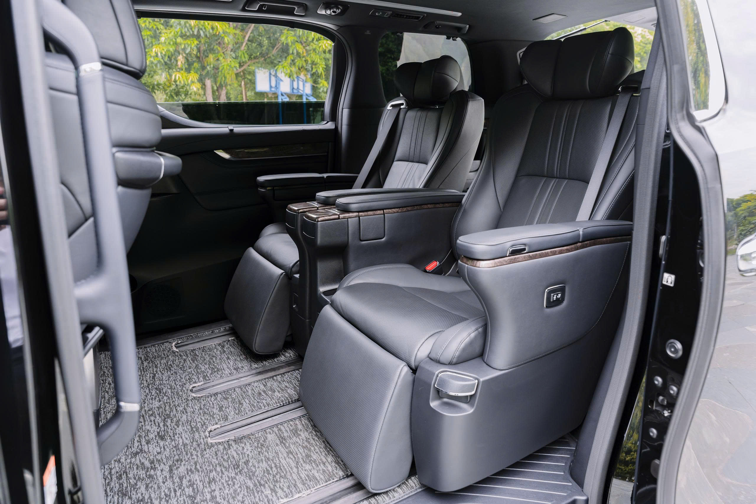 Toyota Alphard 2022A10