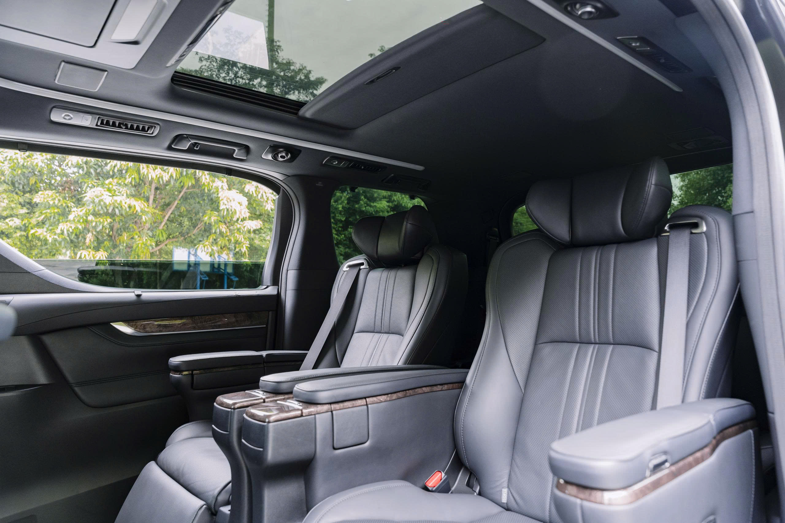 Toyota Alphard 2022A11