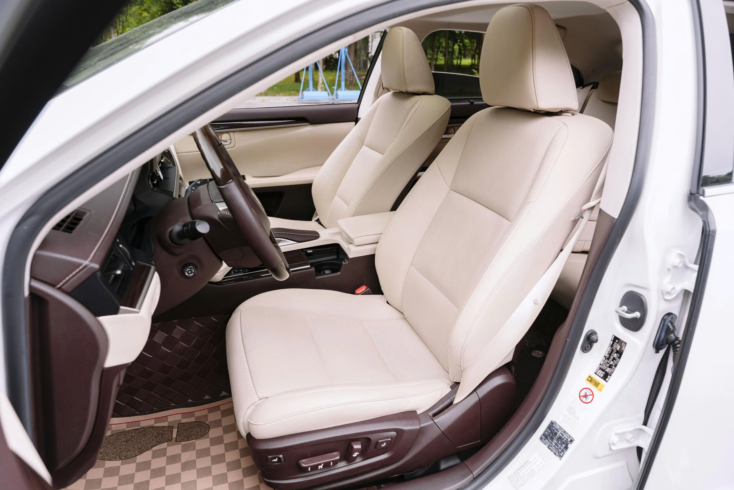 Lexus ES250 2017a8
