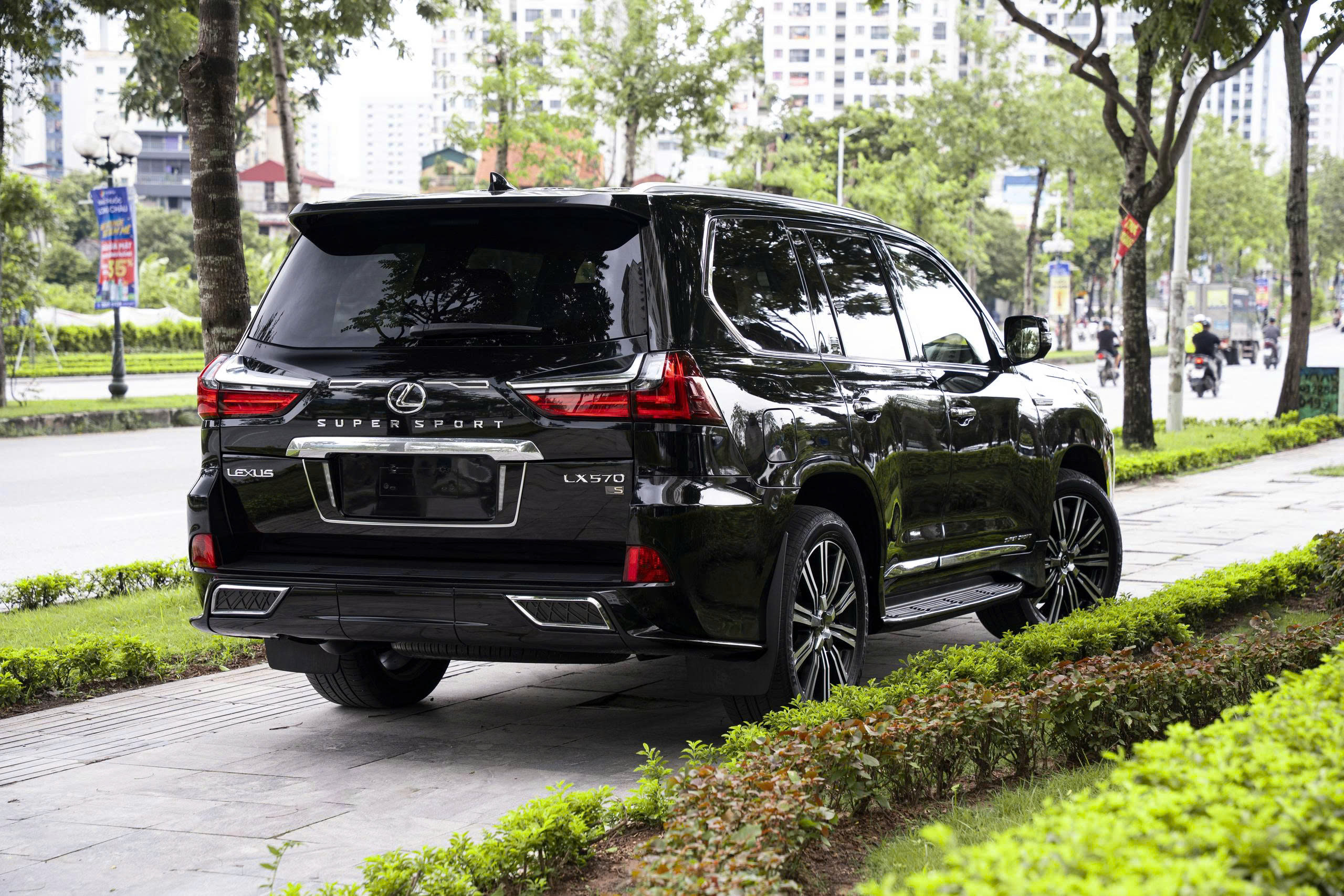 Lexus LX570 2020a3
