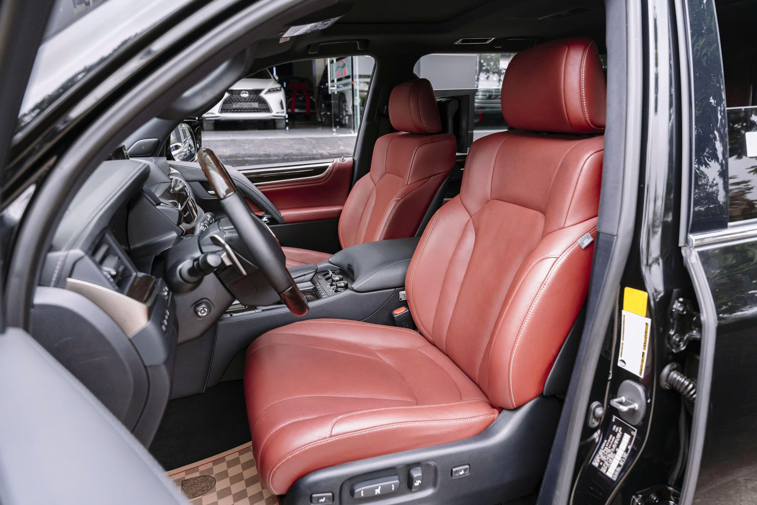 Lexus LX570 2020a7