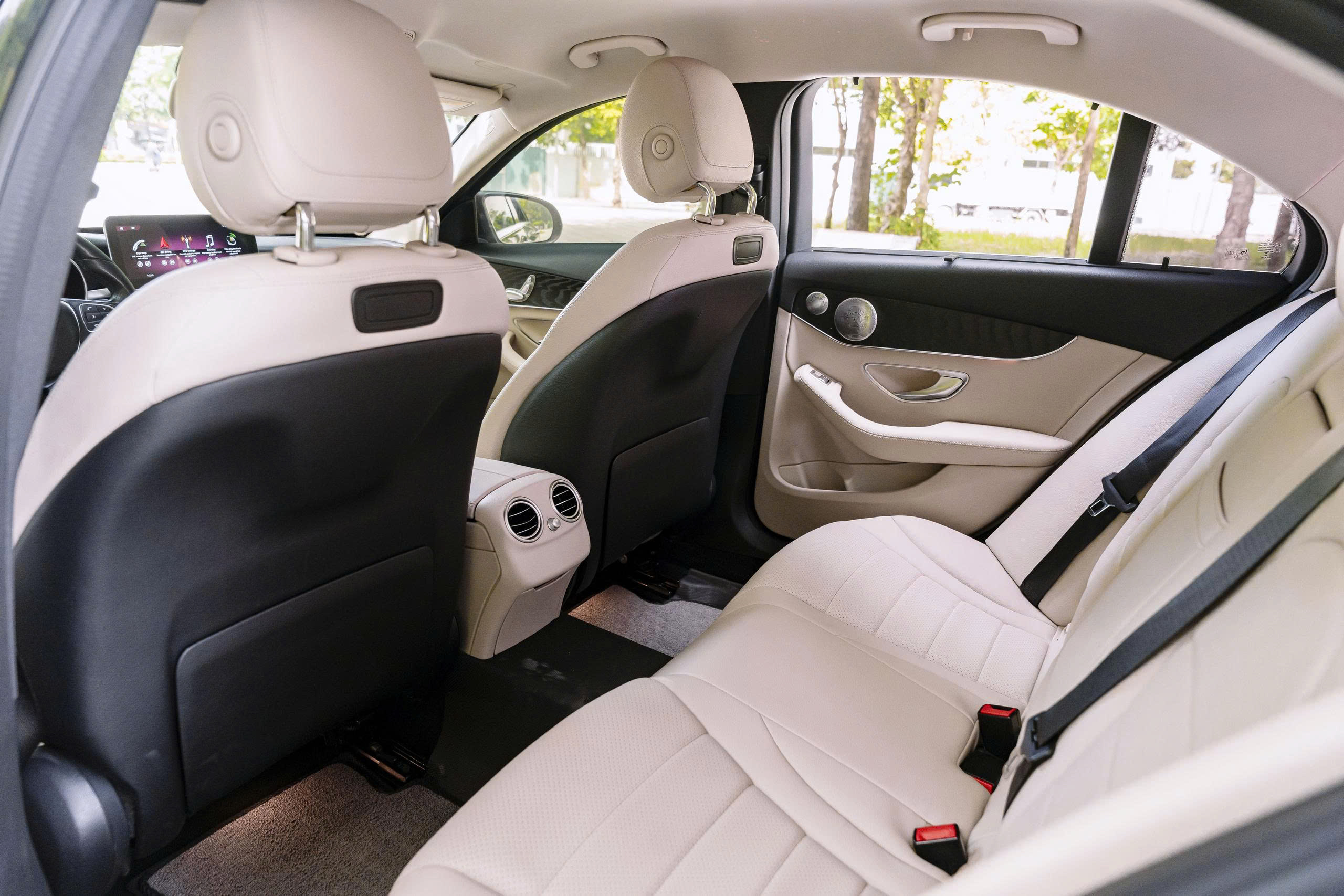 Mercedes Benz C200 2018a11