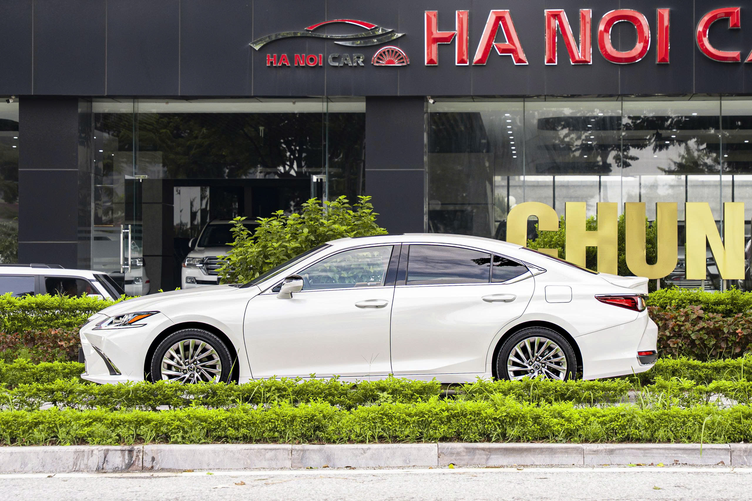 Lexus ES300h 2025 a6