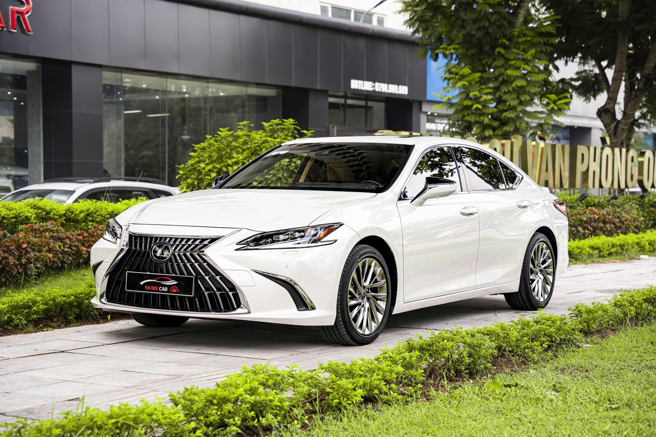 Lexus ES300h 2025