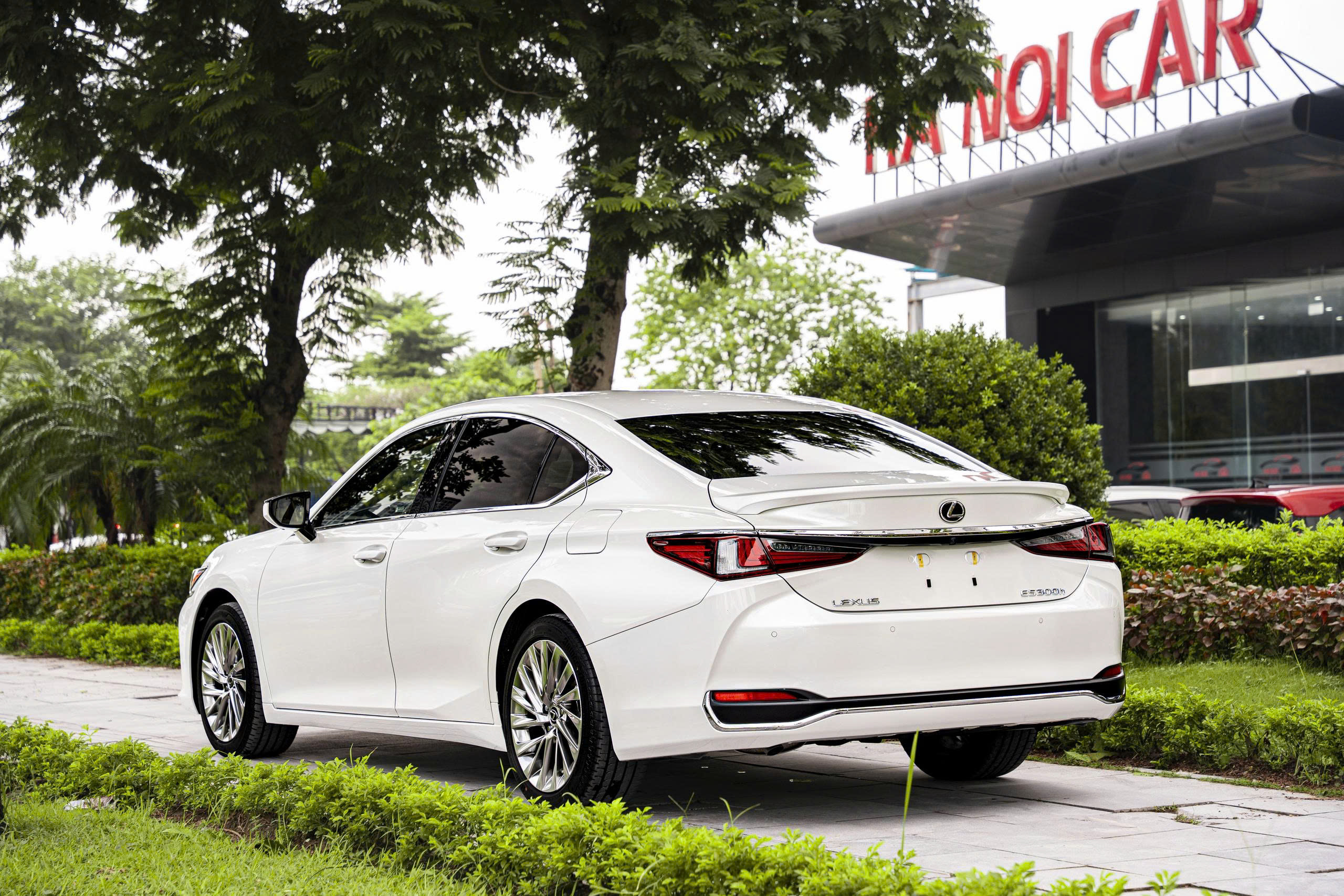 Lexus ES300h 2025a3