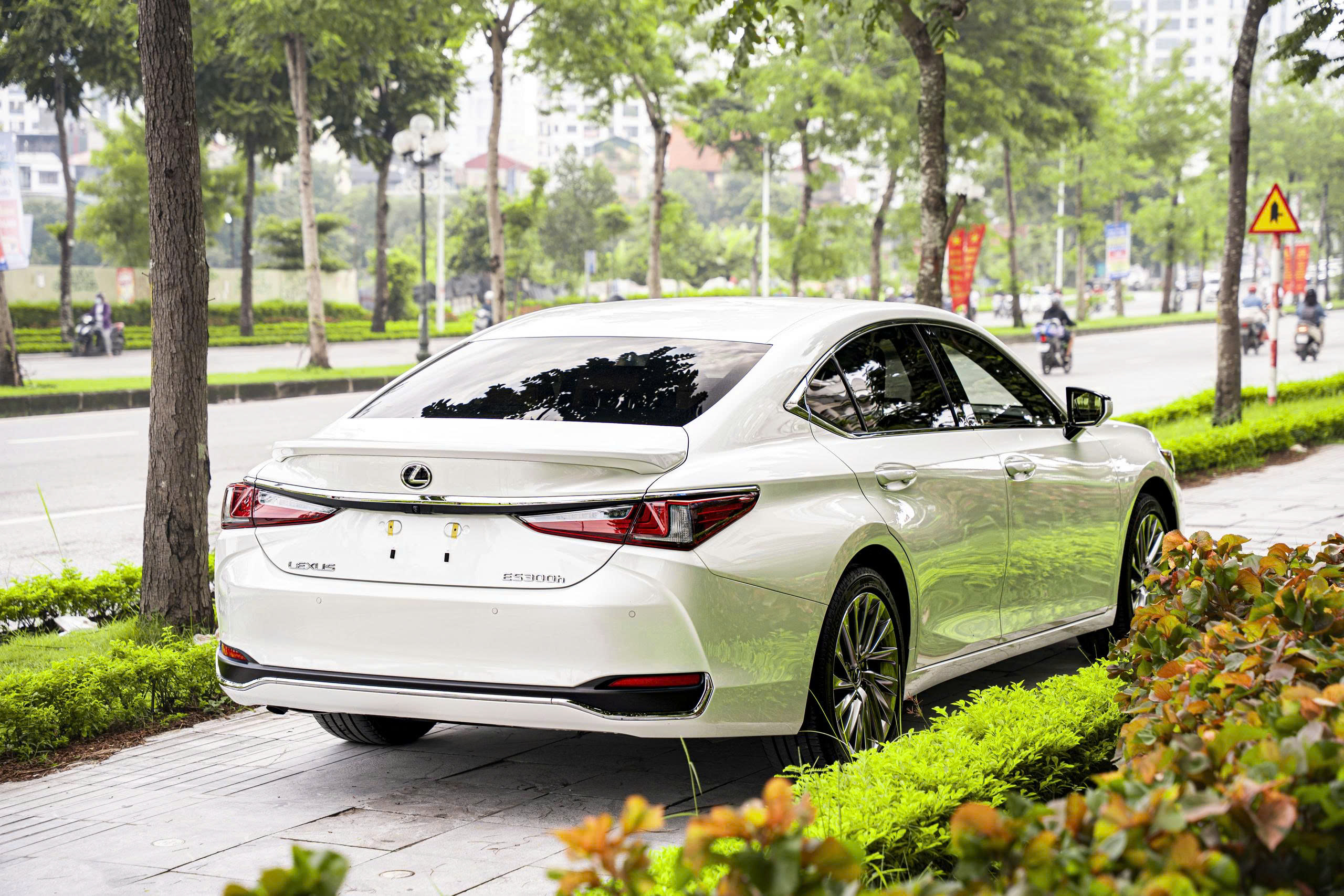 Lexus ES300h 2025a5