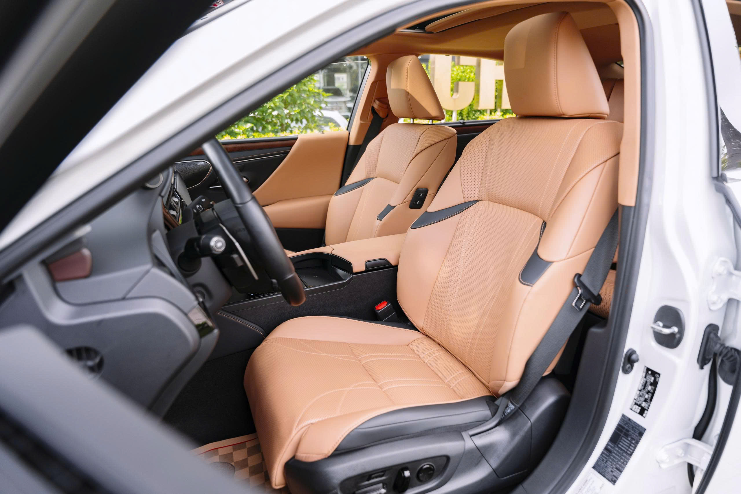 Lexus ES300h 2025a7
