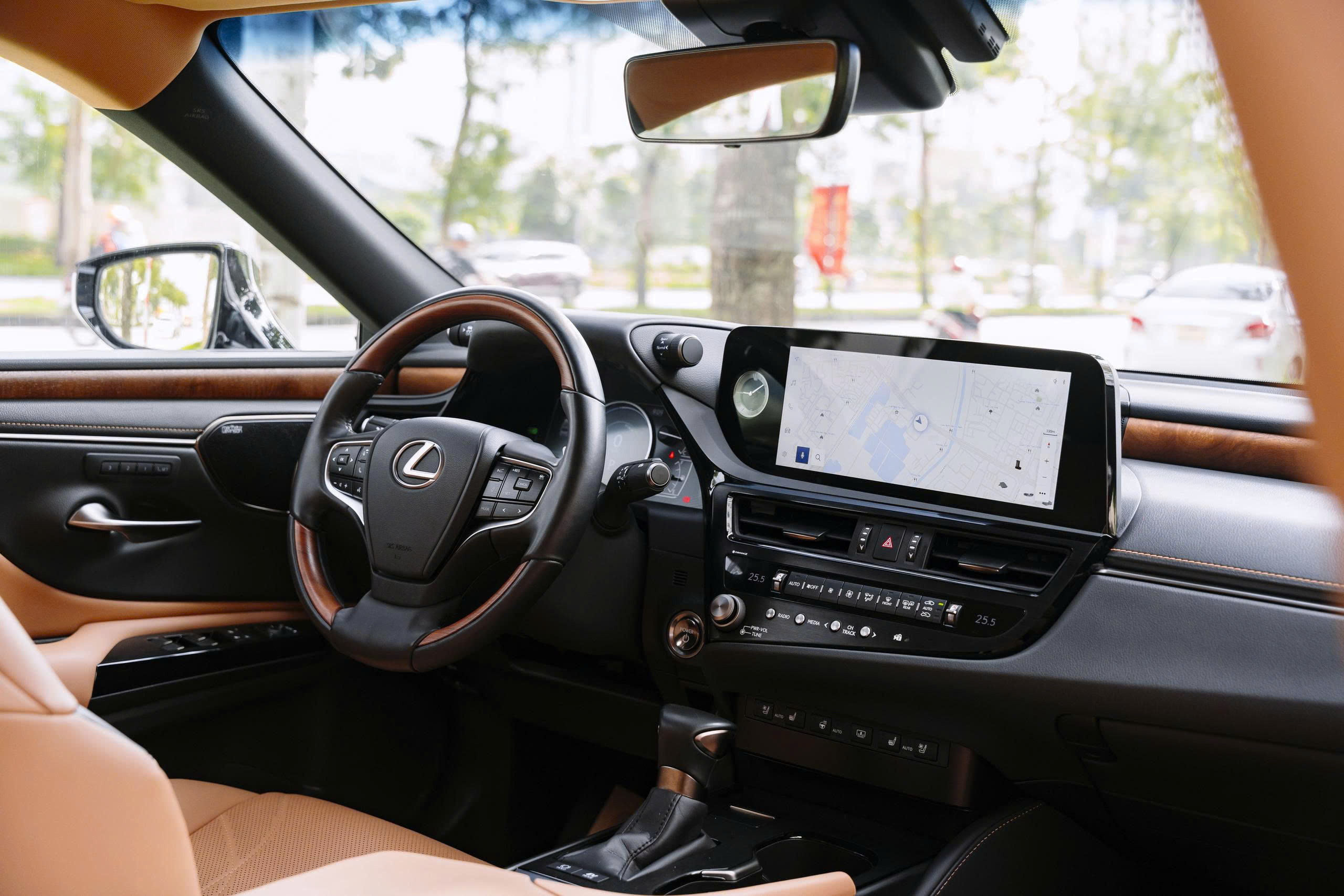 Lexus ES300h 2025a8